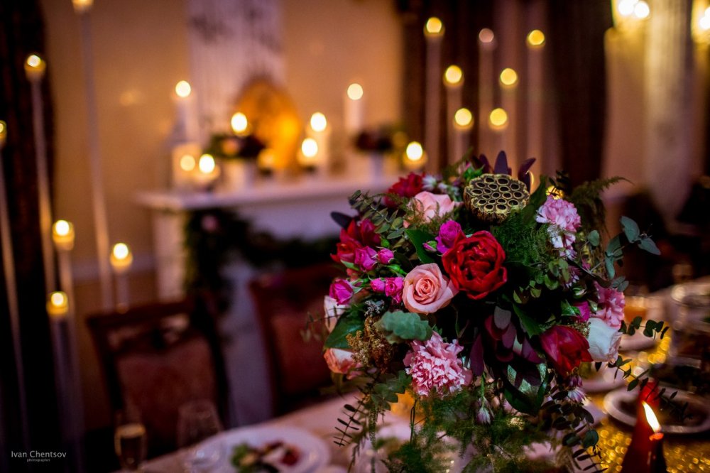 Цветочное украшение свадебных столов